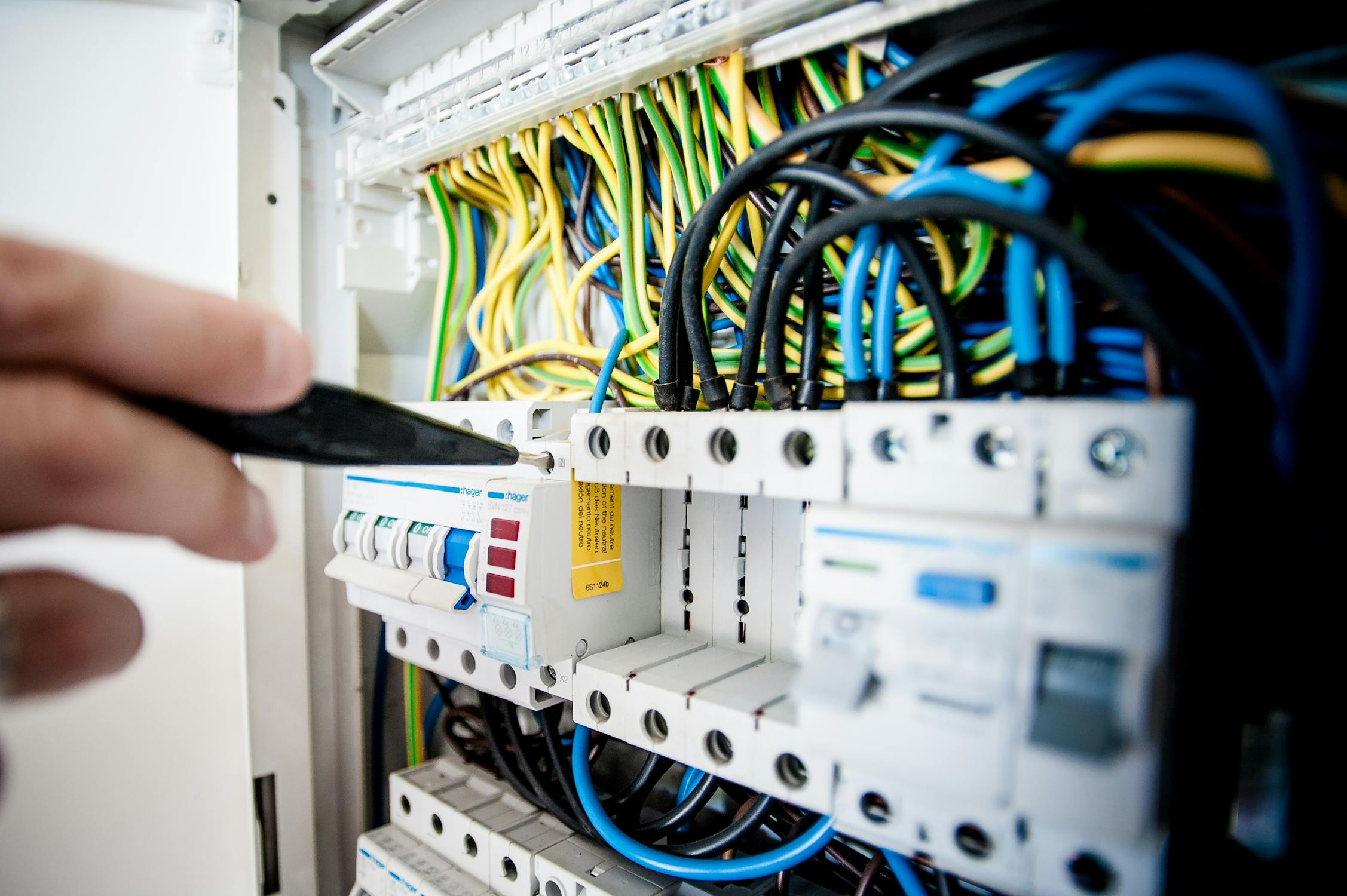 Installation électrique — travail sur tableau